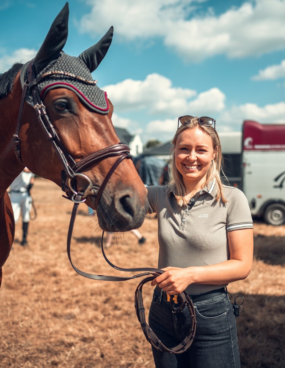 Vanessa Klett mit Pferd auf dem Turnier